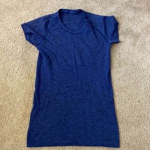 Dark blue, Lululemon t-shirt, swiftly tech